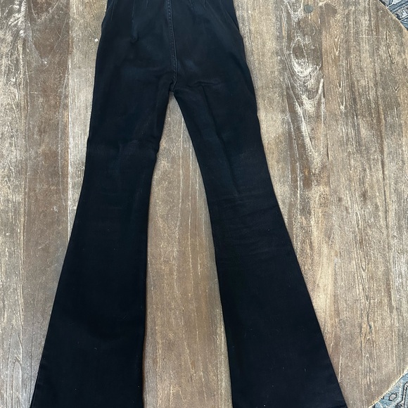 Free People “We the Free” high waisted 2 button jeans. Flare leg size 26 - Picture 4 of 7
